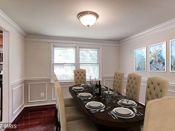 Dining Room (1 of 2)