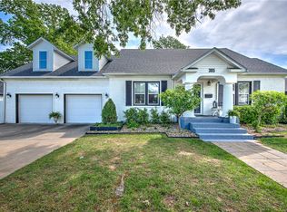 305 SW East St, Bentonville, AR 72712