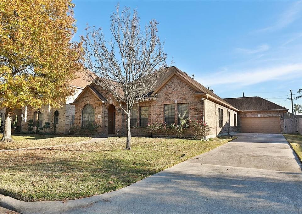 Welcome home to 9011 Southleigh Dr.