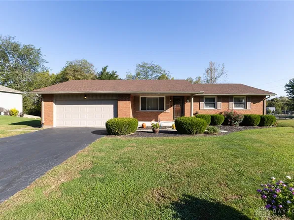 15 Windmere Dr, Troy, OH 45373