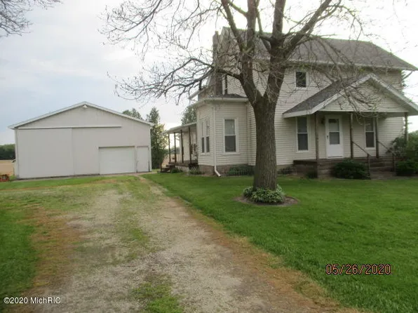 1296 S Chester Rd, Charlotte, MI 48813