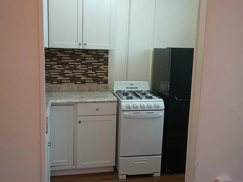 606 E Market St #2