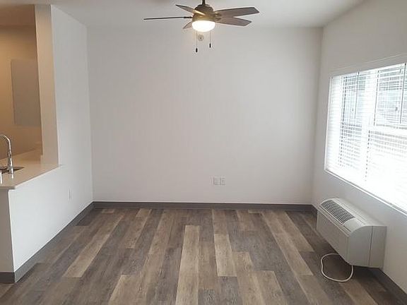 3rd image of 2075 N Cambridge Ave #303