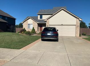 52481 Robins Nest Dr, Chesterfield, MI 48047