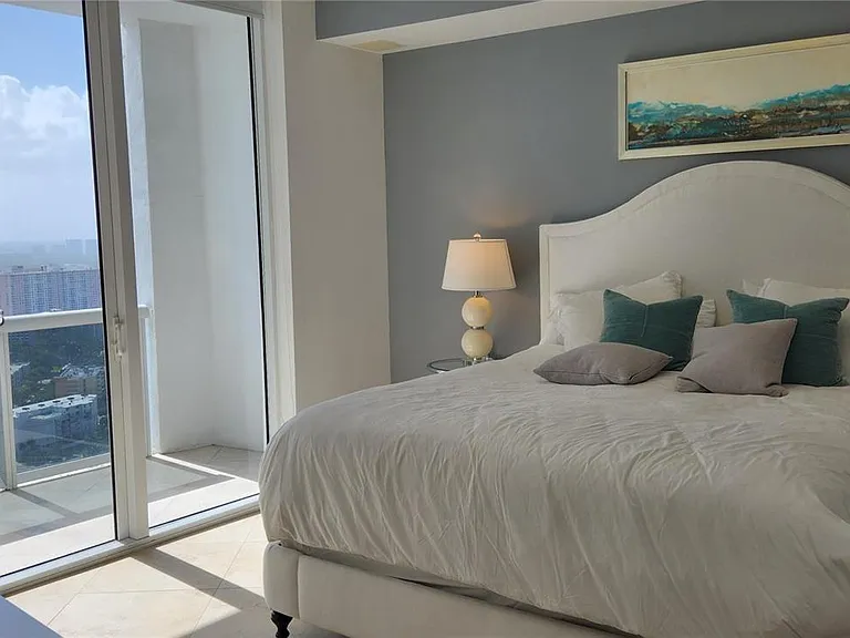 18201 Collins Ave #4305 — Photo 15