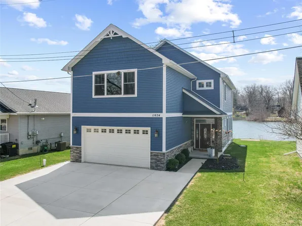 11634 Island Ct, Hartland, MI 48353