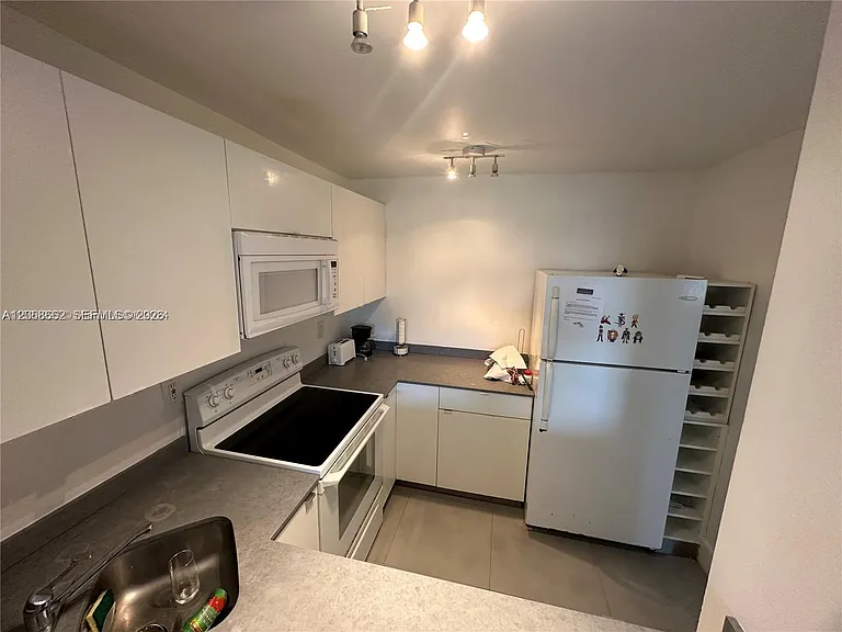 486 NW 165th St #B303 — Photo 4
