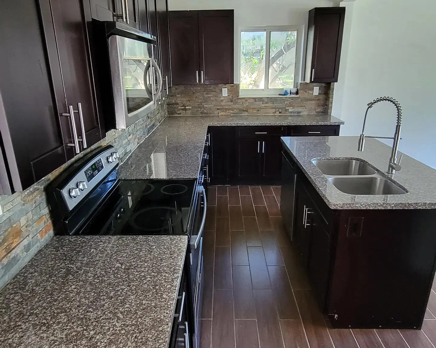 3 bed, 2.0 bath, 998 sqft, $3,000 — Photo 4