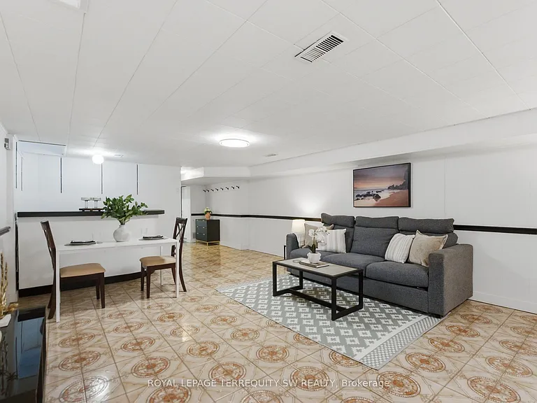 497 Ossington Ave #BASEMENT — Photo 9