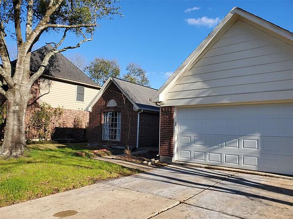 2nd image of 2215 Lady Leslie Ln
