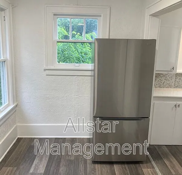 1201 East Ave — Photo 5