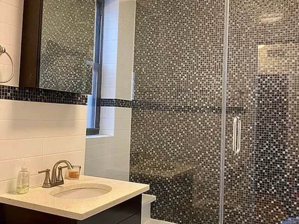 36-08 Ditmars Boulevard image 6 of 8