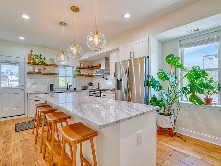 300 S Clinton St — Photo 12