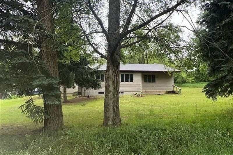 1st image of 830 S Senator Rd
