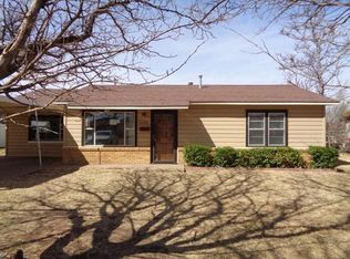 1605 Oakland St, Plainview, TX 79072