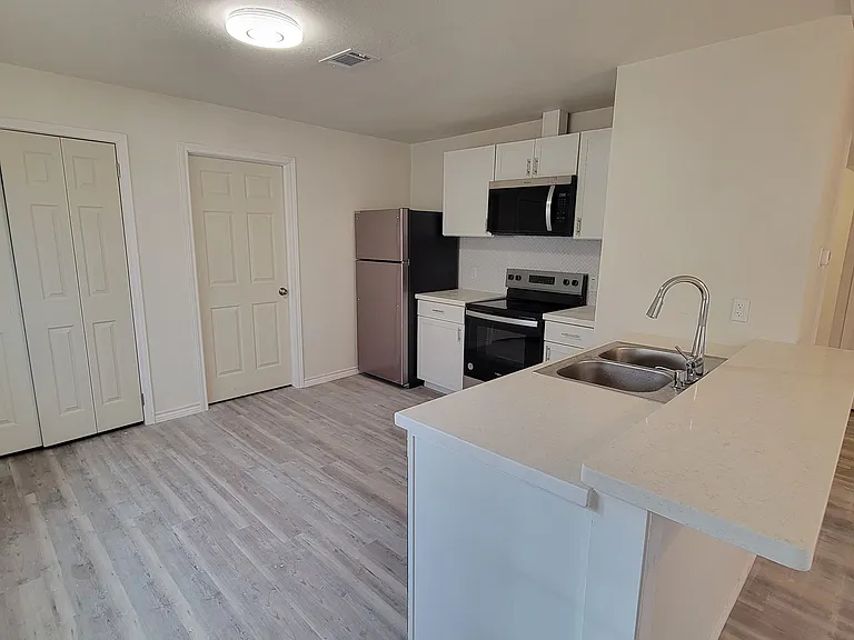 109 Will St — Photo 2
