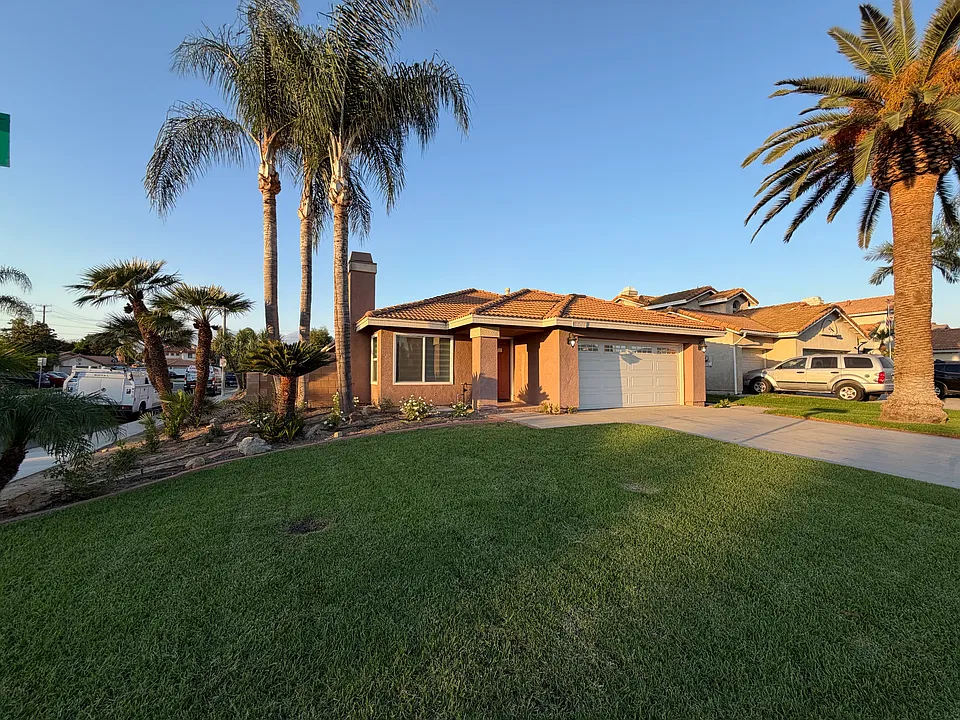 2717 E Tumbleweed St
