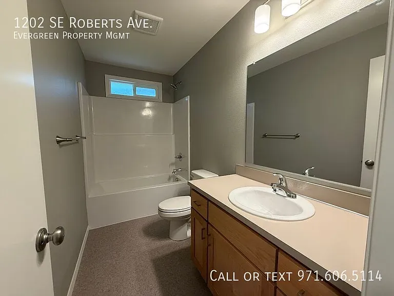 1202 SE Roberts Ave — Photo 11