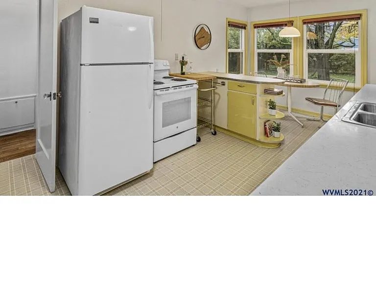 1030 16th St NE — Photo 9