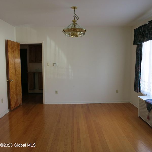 5th image of 412 Glen Avenue