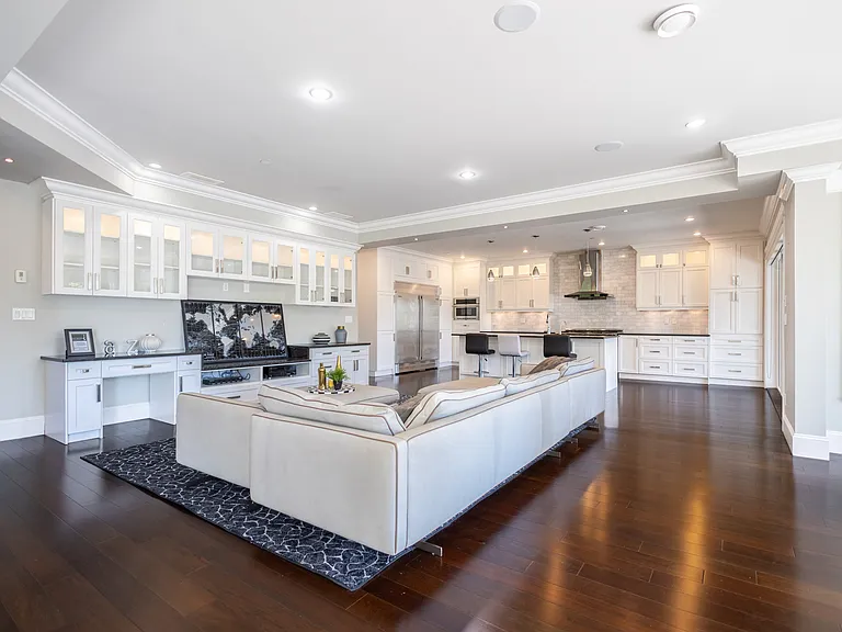 3930 Bayridge Ave — Photo 5