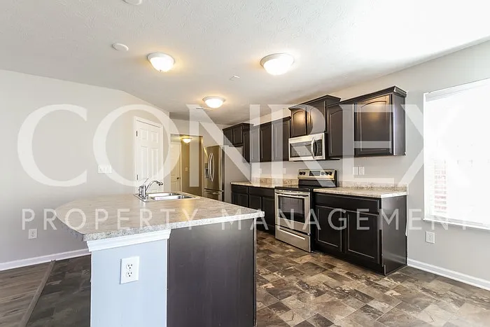 2111 Oaks Dr #12 — Photo 3