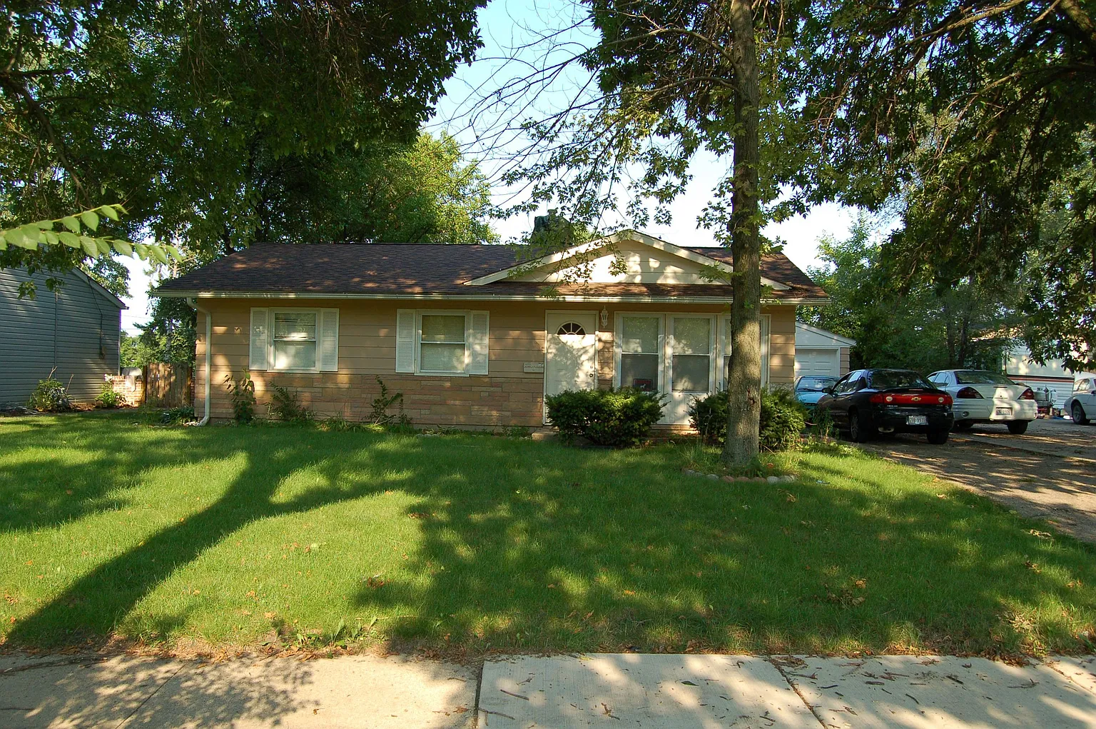 1429 N Russell Ave photo 1