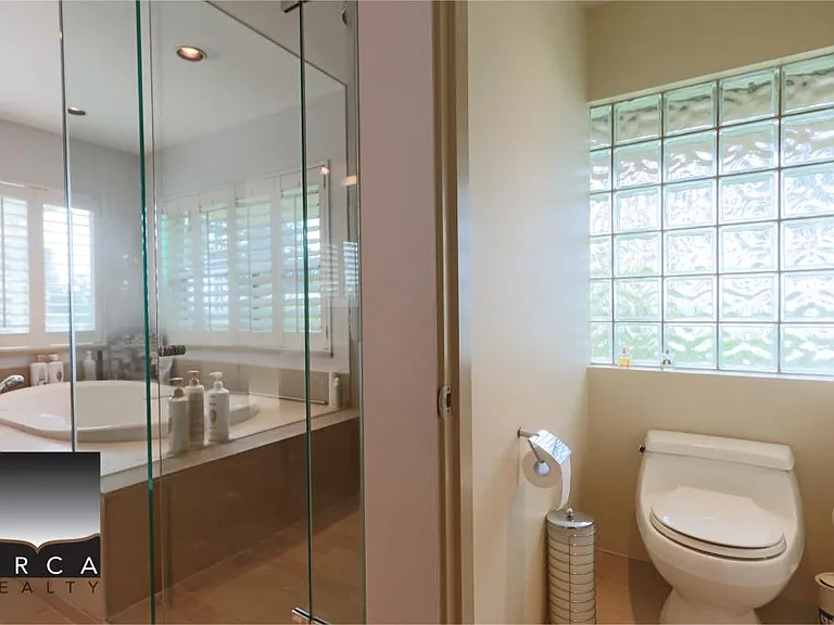 5060 Pinetree Cres — Photo 18