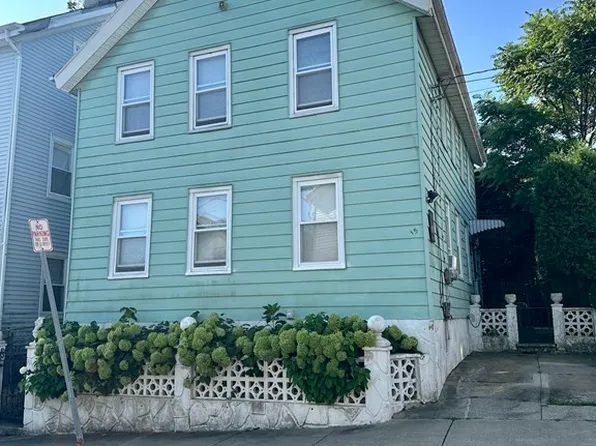 15 Branch St, Fall River, MA 02721