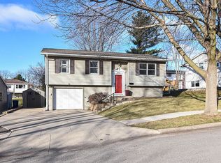 2043 Saint John Dr, Dubuque, IA 52002