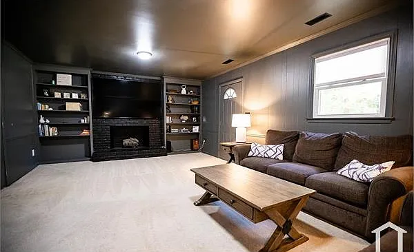 604 Colchester Dr — Photo 25