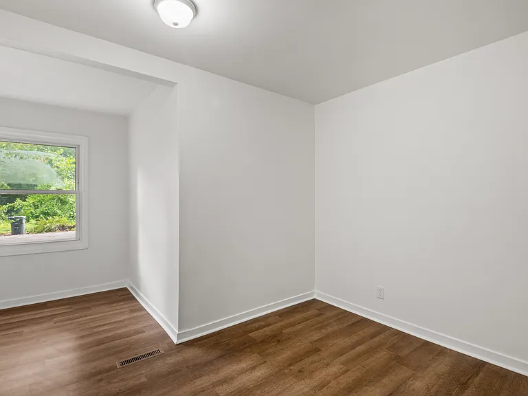 27 Bethune Ct — Photo 10