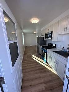 1st image of 90 Louise St