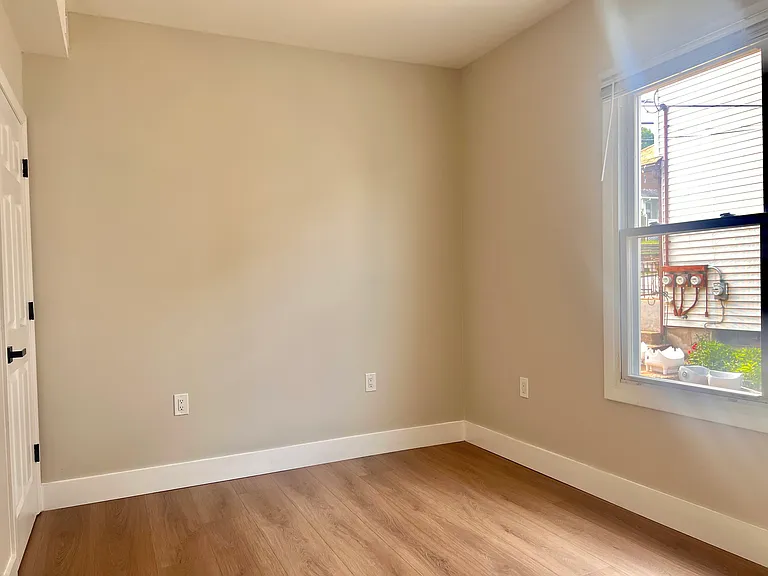 752 Belmont Ave #7 — Photo 13