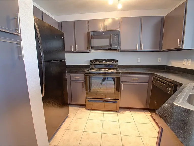 2320 Gracy Farms Ln #1321 — Photo 2