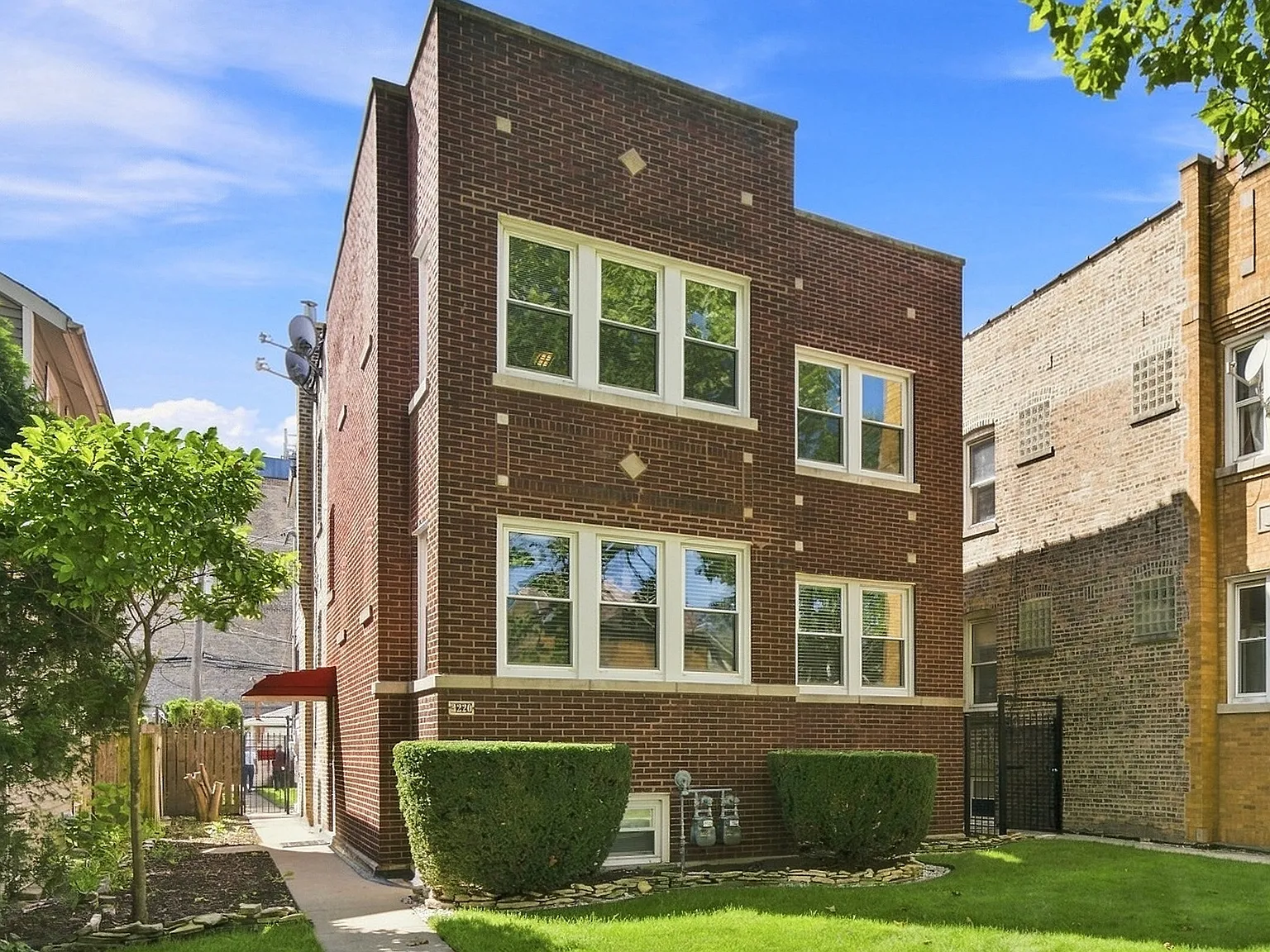 2 bed, 1025 sqft, $1,800 — Photo 1
