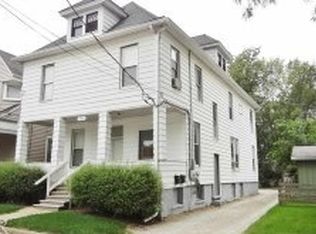 914 1/2 N Lee St APT A, Bloomington, IL