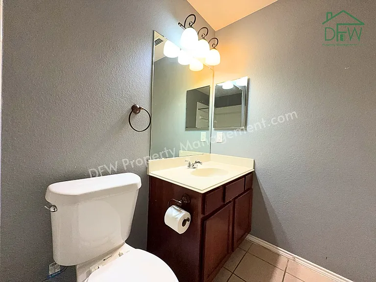9120 Goldenview Dr — Photo 17