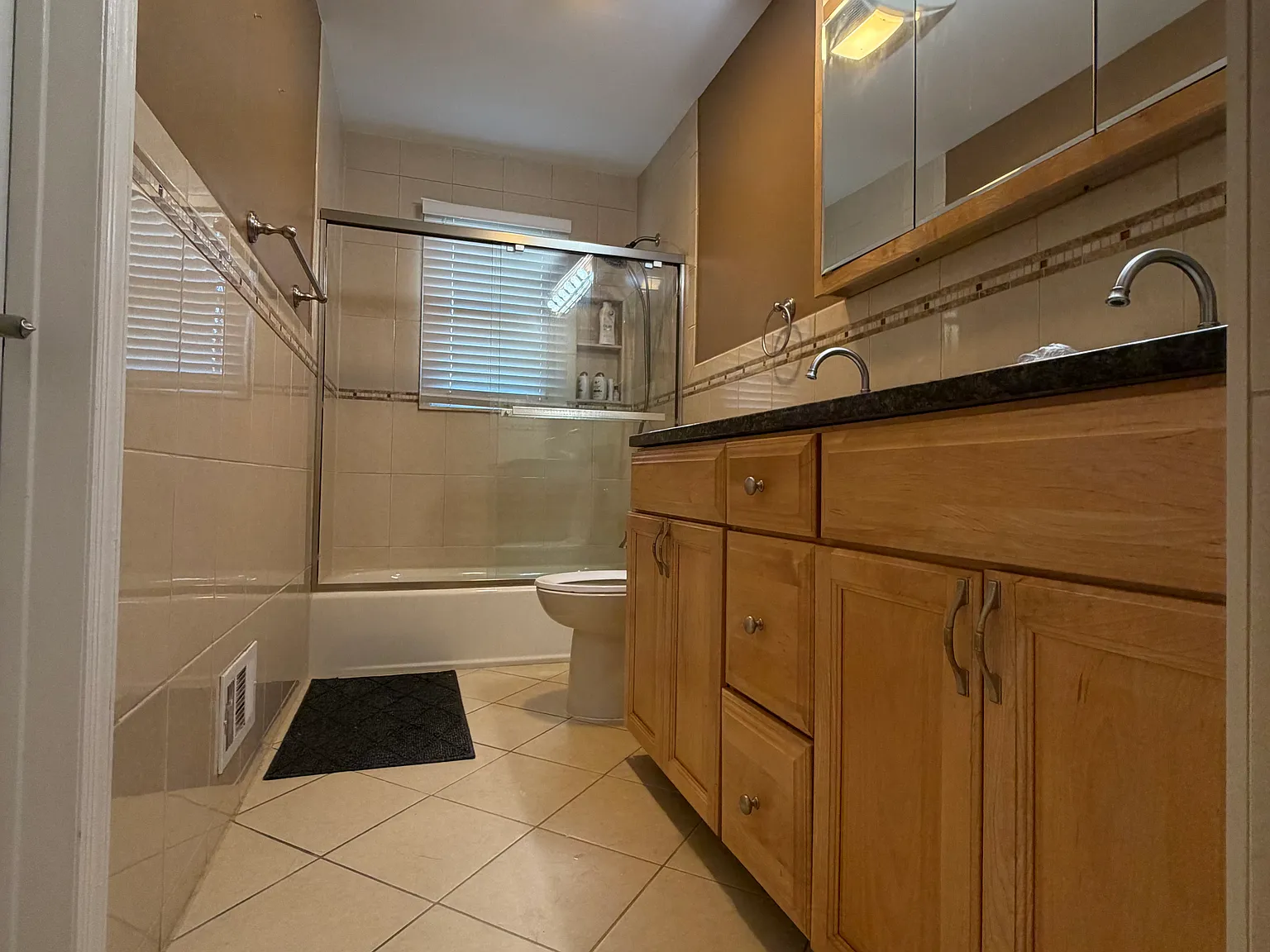 Rodak Cir, Edison — Photo 1