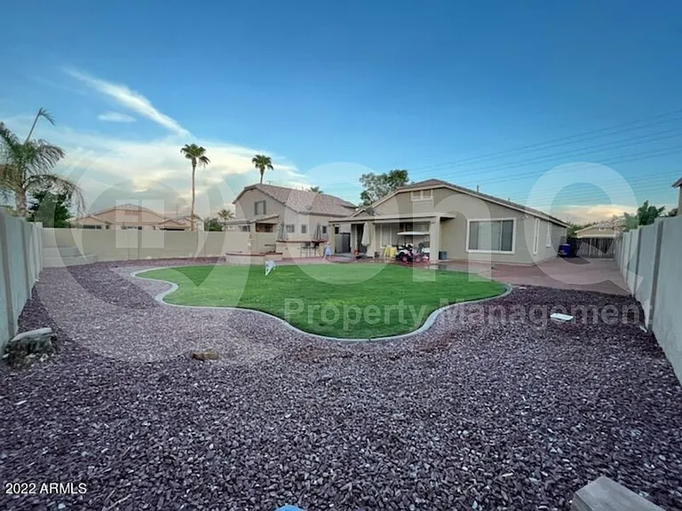 1674 E Aloe Pl — Photo 14