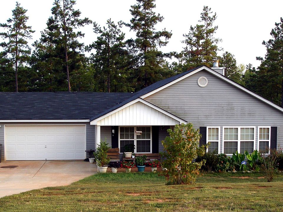 Front of house from the street.