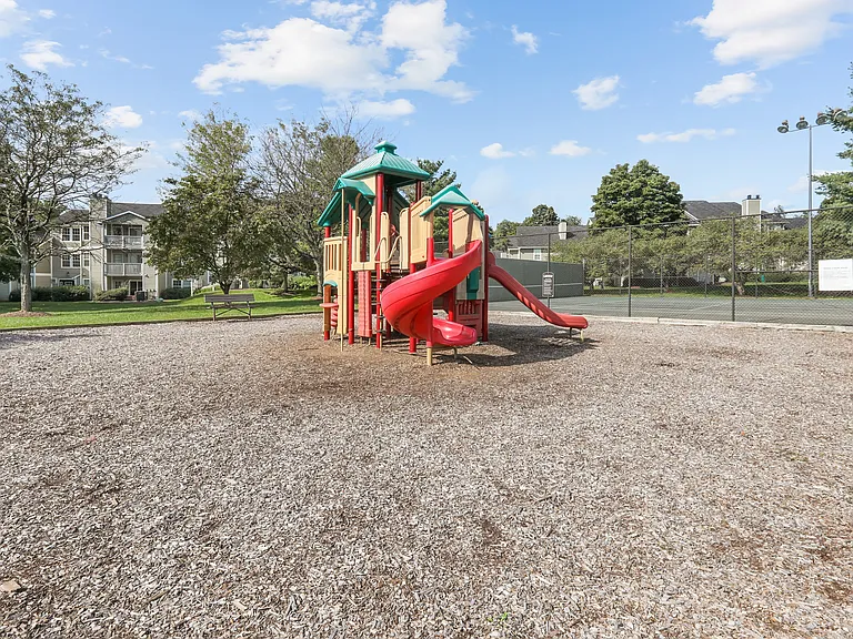 Cherry Knoll — Photo 13