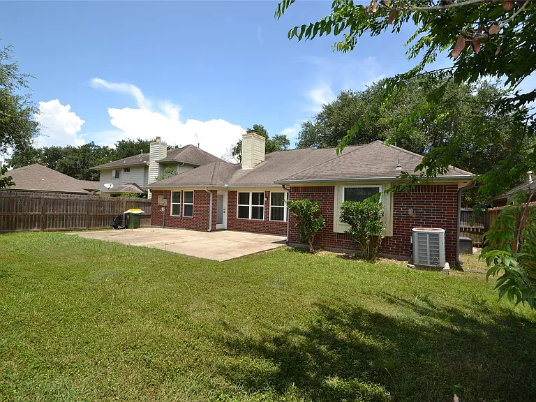 2818 Russett Pl W — Photo 24
