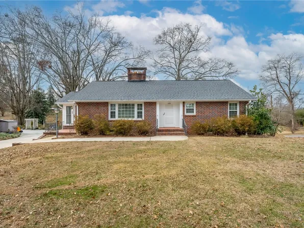 123 Glassy Mountain St, Pickens, SC 29671