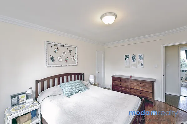 Sold by Moda Realty | media 25