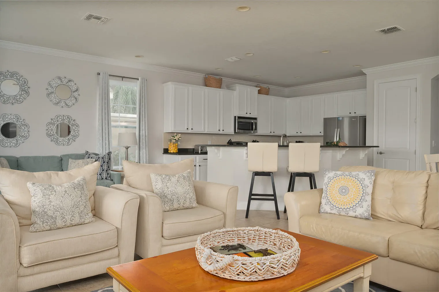5 bed, 4.0 bath, 3143 sqft, $9,818 — Photo 4