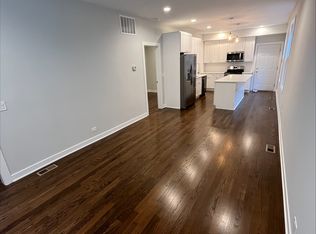 2845 N Ridgeway Ave #2F, Chicago, IL 60618