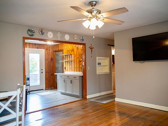 4th image of 114 Woodlyn St
