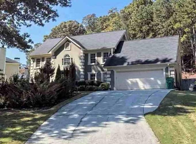 1st image of 3000 Georgian Manor Dr