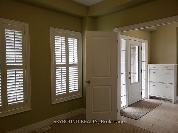 3rd image of 400 Hummel Cres